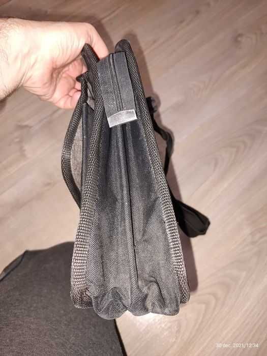Geanta solida de laptop cu 4 compartimente