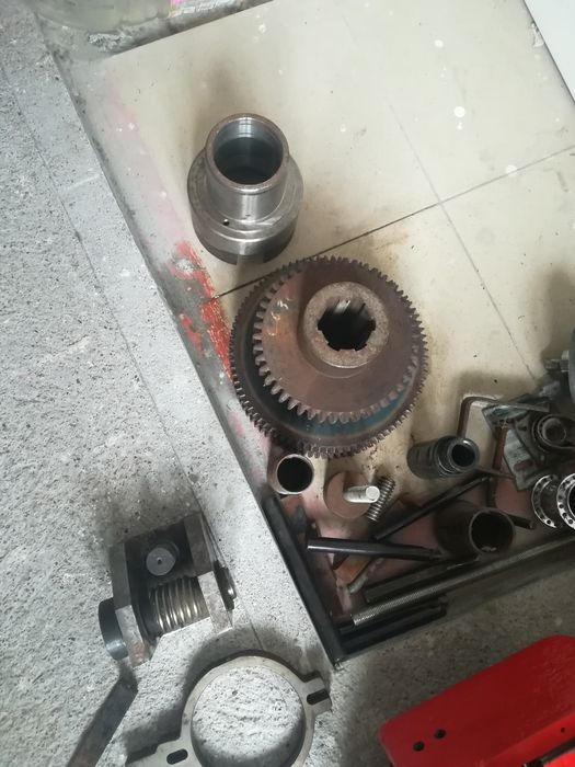 Части  за струг. Зъбни колела винтове.