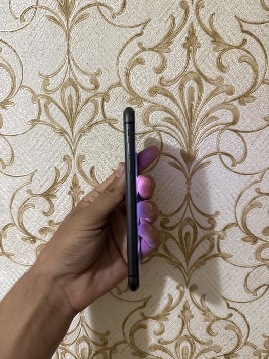 iphone 11.   64gb.