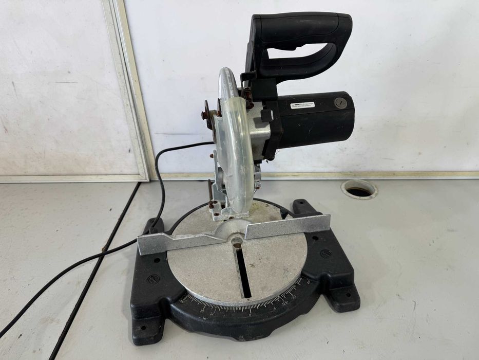 Циркуляр пендула - 1200W / 210mm