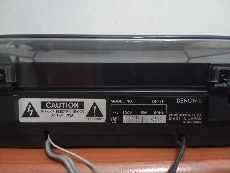 DENON винтажный проигрыватель виниловых дисков.