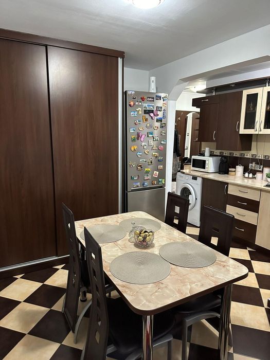 Ofer spre închiriere apartament cu 2 camere