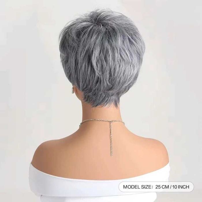 Perucă scurtă, Gri argintiu, fibră sintetică cu aspect natural