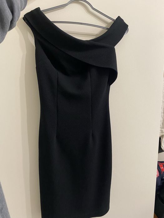 Черна рокля Guess