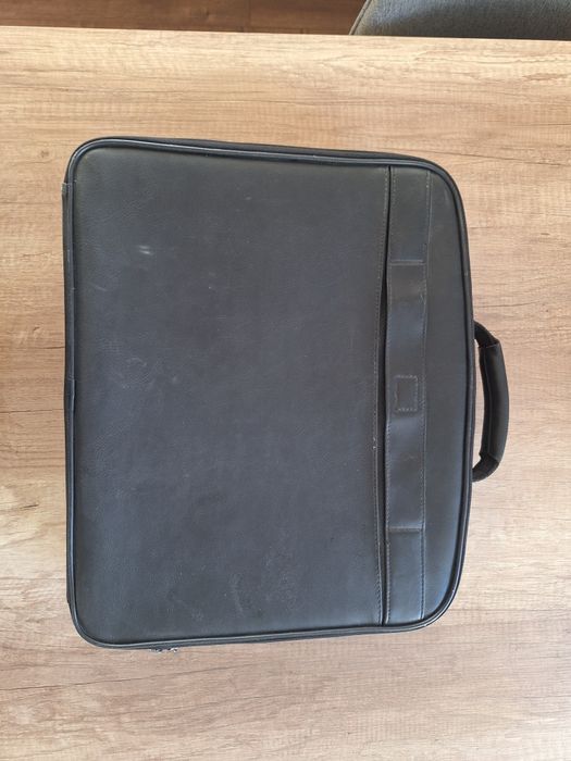 Кожена чанта за лаптоп