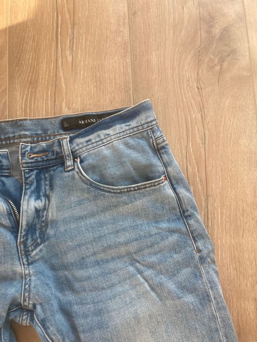 Продавам дънки Armani Exchange (AX) Цвят: светло син Размер: 31 (slim fit)