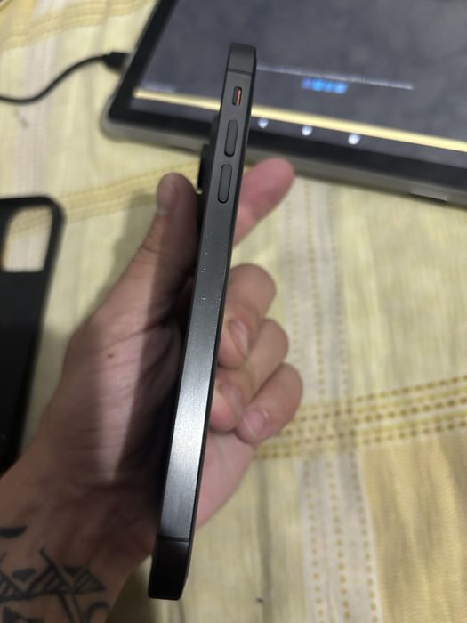 Продам Айфон ХР,  iphone XR