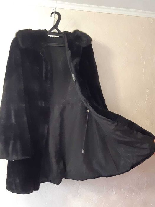 Продам шубу бобрик,опушка норка.