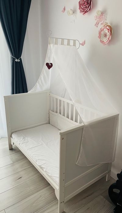 Vând pătuț nou de lemn pentru bebeluși