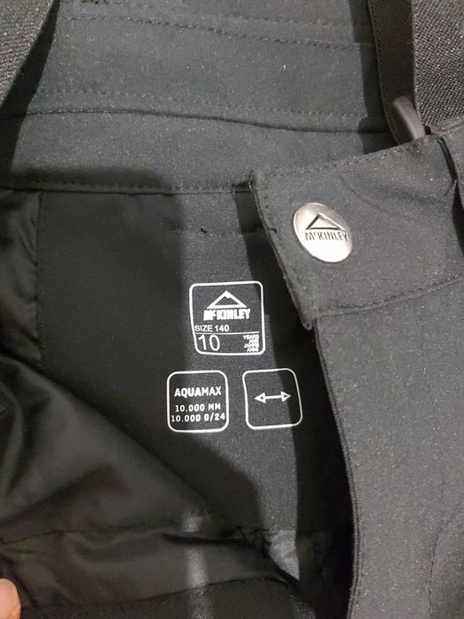 Geaca ski si pantaloni ski unisex fete/baieti McKinley 8-10 ani