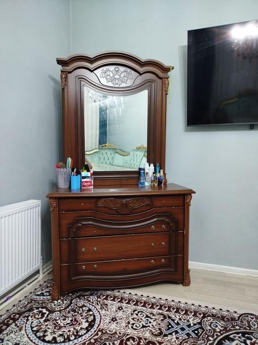 Kamod holati yaxwi dubayskiy mebel tez va arzon sotiladi