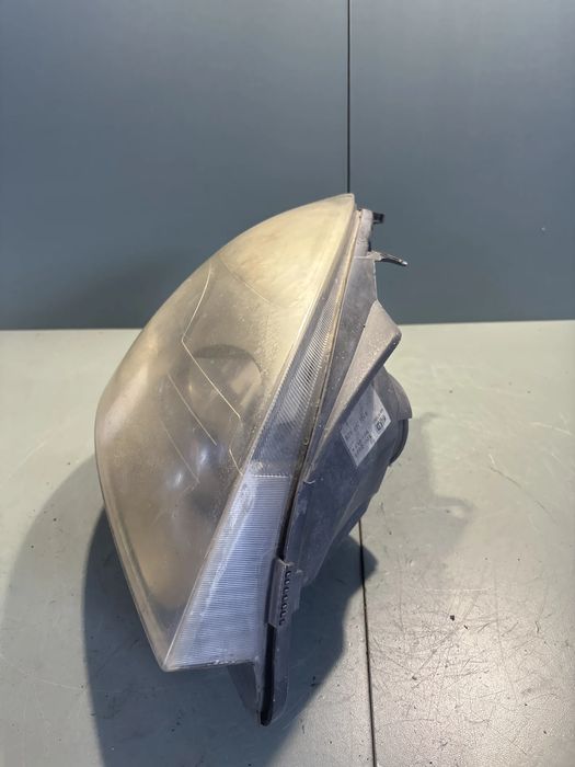 Far dreapta 8200369608 Renault Clio 2000 1.4 MT (98 hp)