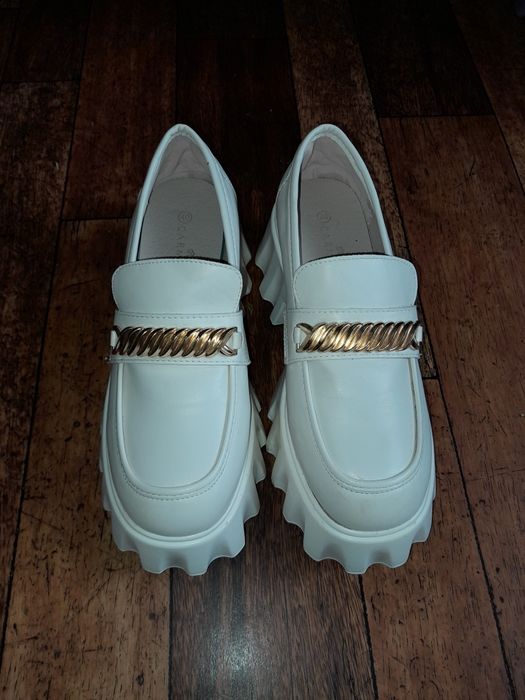 Продаю лоферы 40 размер маломерки