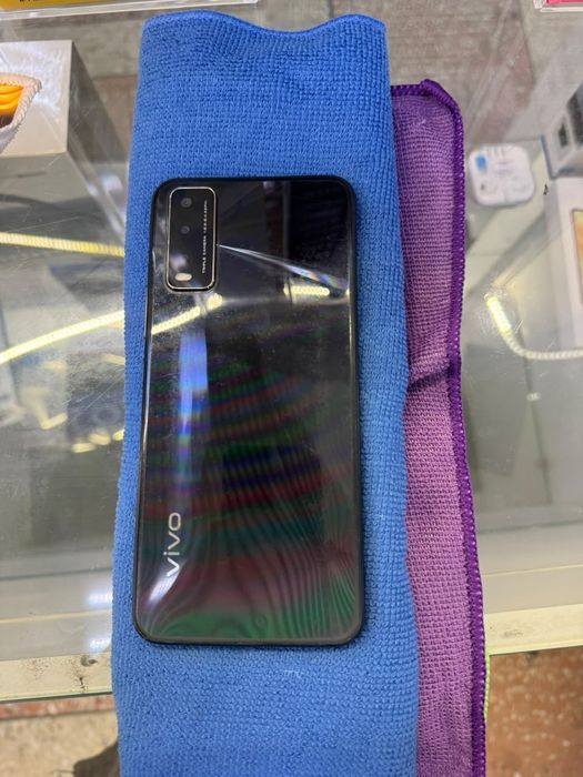Телефон VIVO V20