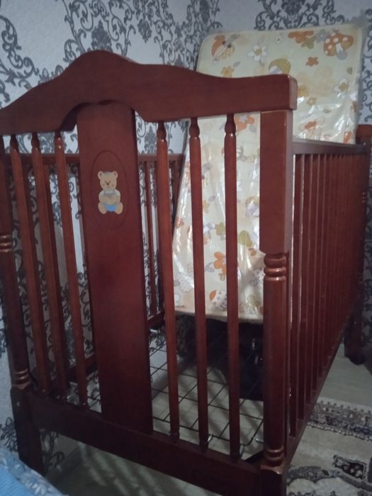 Детская кроватка на пружине