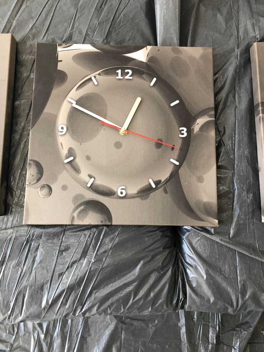 Продавам стенен часовник