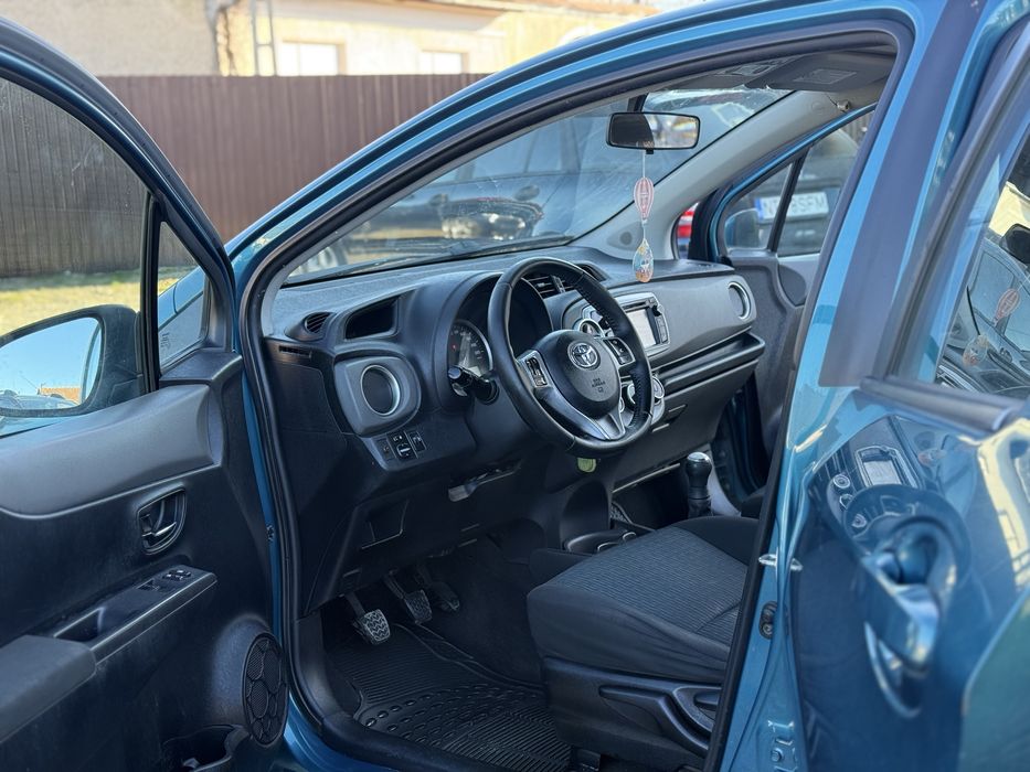 Toyota Yaris 11/2012 1.0 70 CP SE POATE IN RATE