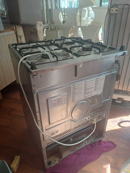Готварска печка с газови котлони и ел. фурна BOSH