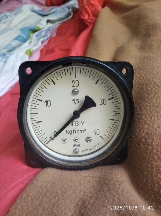 Продам манометр 0-40