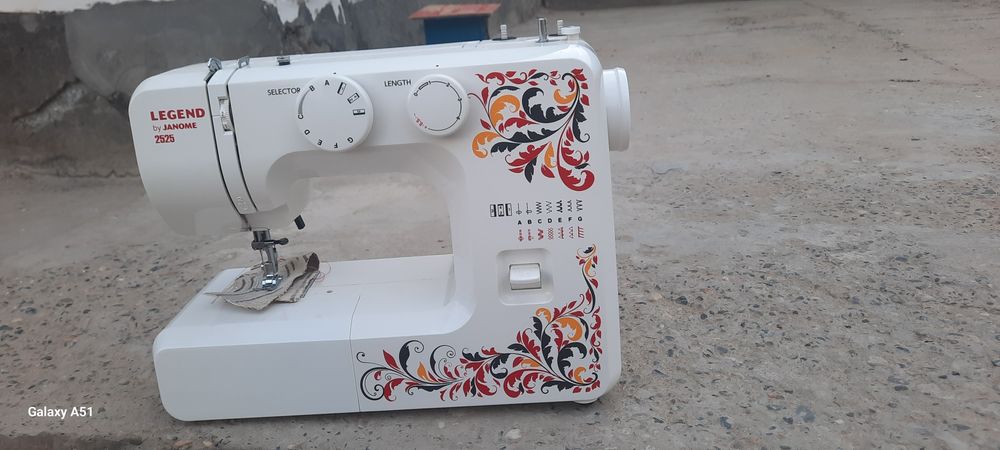 Швейная машина Janome 2525 белый