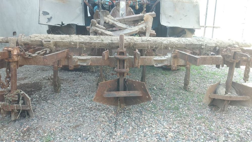 Traktor MTZ 80 sotiladi.