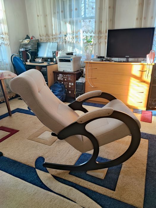 Продам. Кресло качалку.