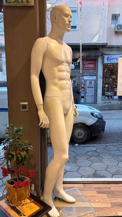 Продавам мъжки и дамски манекени.