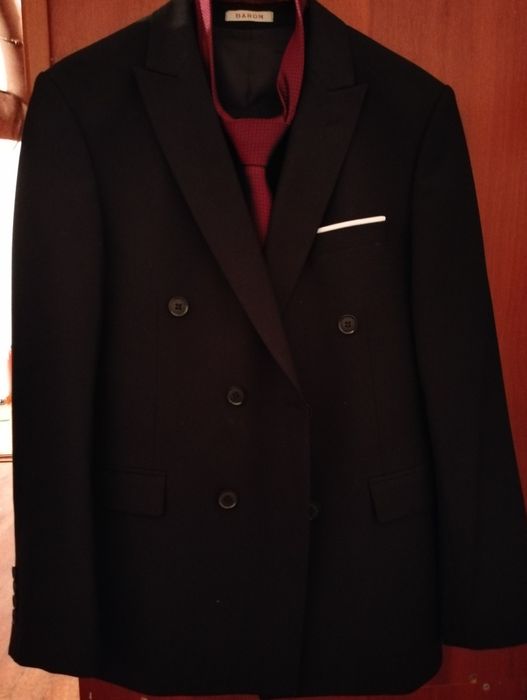 Костюм двубортный