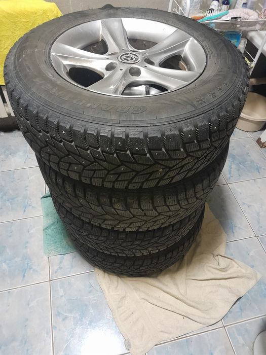 Продам зимние резины.