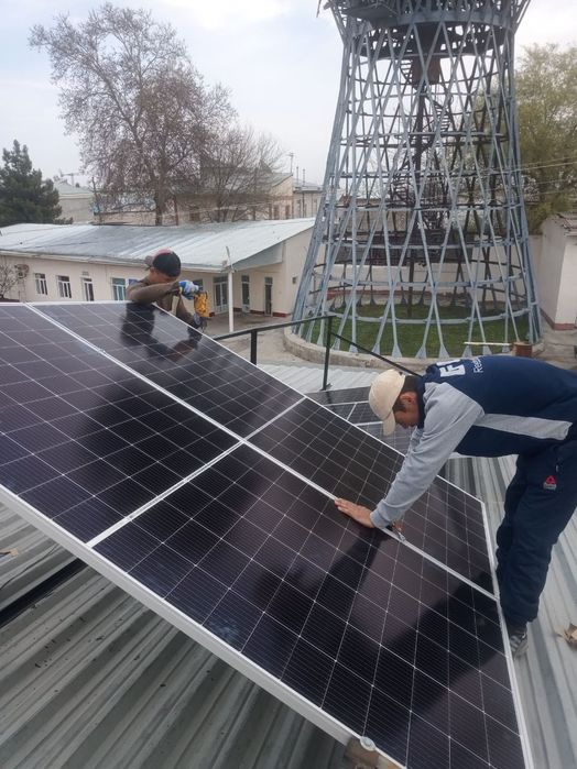 Quyosh paneli sotiladi 390 w va MPPT kantiroleri va atsenkovka metali.