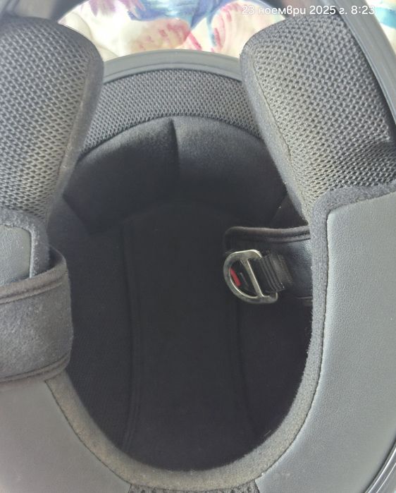 Продавам каска, много запазена!