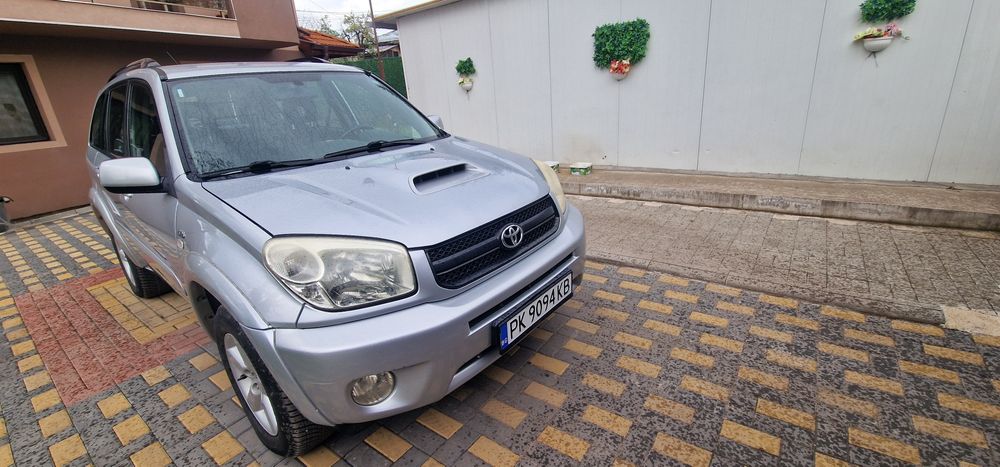 Продавам Toyota Rav 4