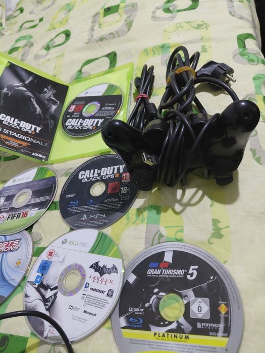 Vând tot ce am fotografiat  Jocuri CD plus Controoler Xbox 360 si Playst3 cu fir