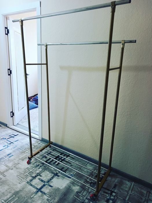 Kiyim ilgichi / Garment Rack sotiladi