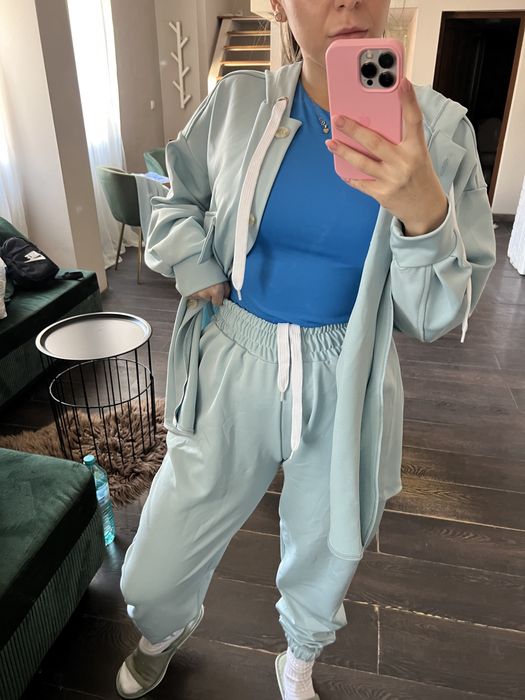 Спортни сетове в различни цветове