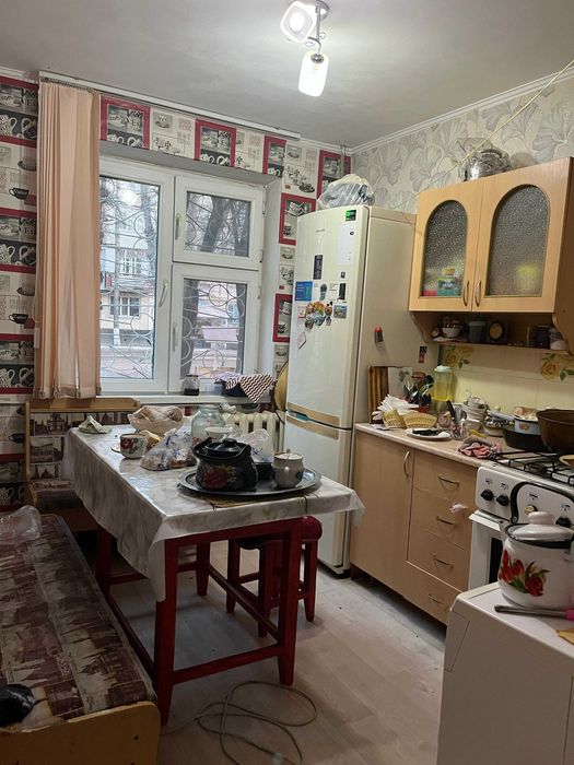 продается 4ком кв, 1 эт-4мкр-7дом