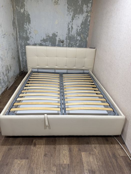 Продам кровать , двух спальная.