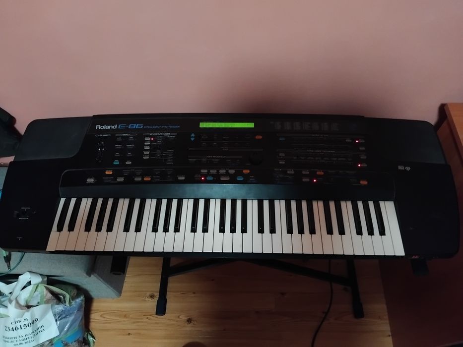 Roland e-86 много запазен