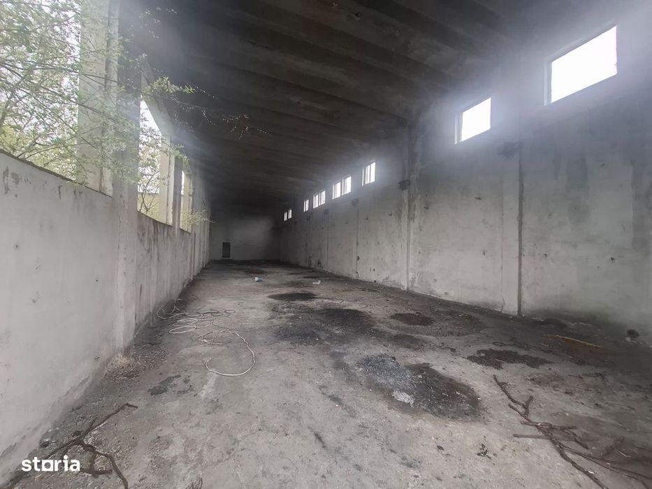 Vand hala plus teren 8000 mp intravilan zona combinat Vladimirescu