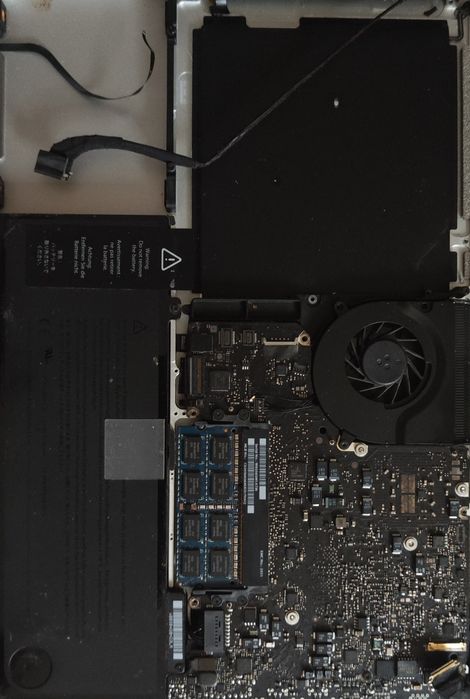 Macbook на части