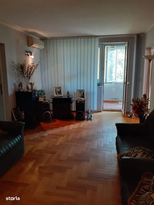 Apartament 4 camere, balcon, 90mp, etaj 1