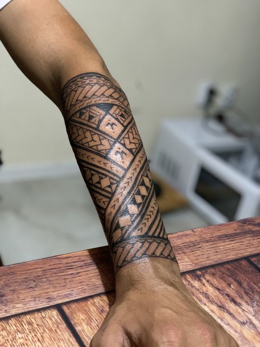 Realizez tatuaje permanente