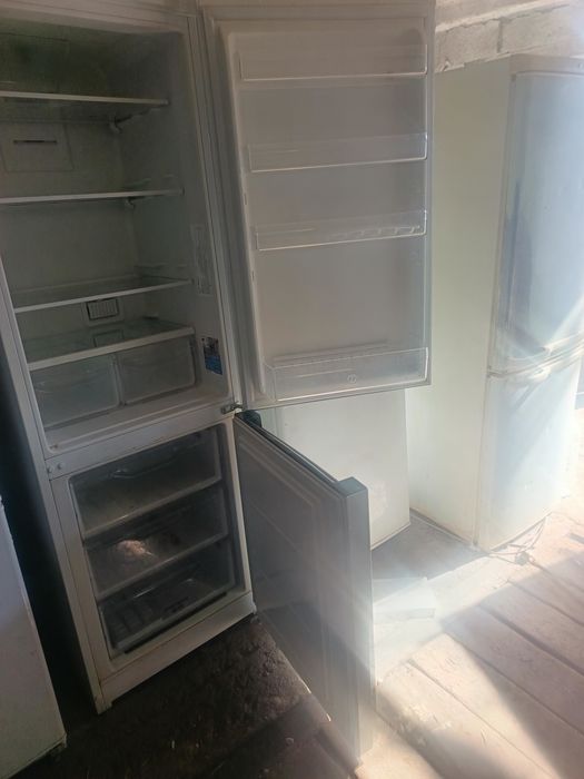 Продам холодильник Индизит нофрост