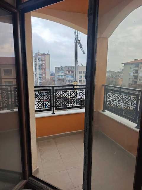 135 кв.м комфорт в „Розатера“, Казанлък – модерен дом с потенциал!