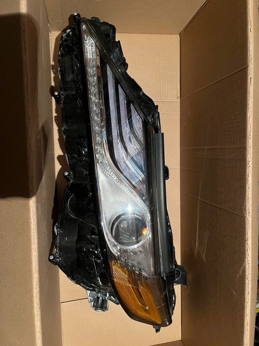 Продам Фар  camry 70