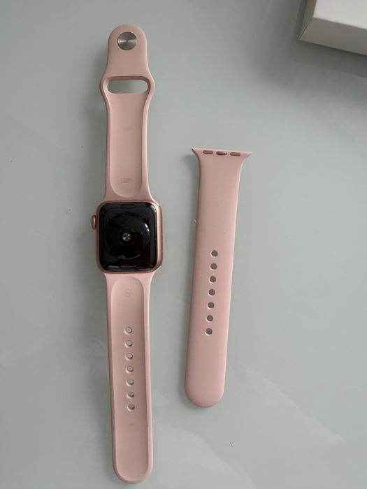 Продам apple watch SE