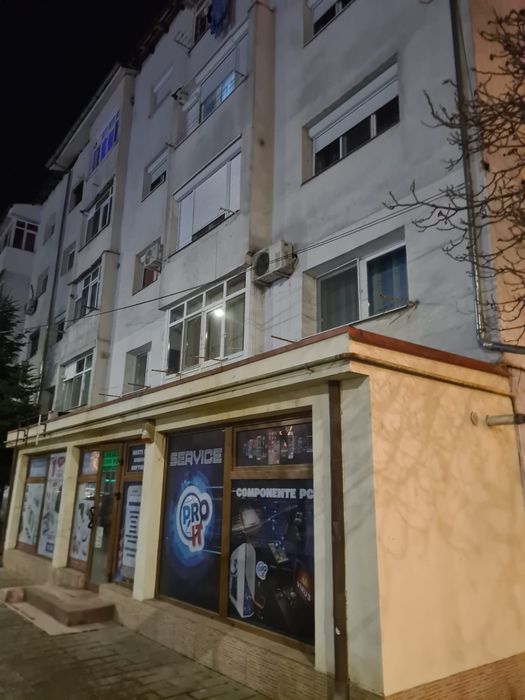 Inchiriez apartament