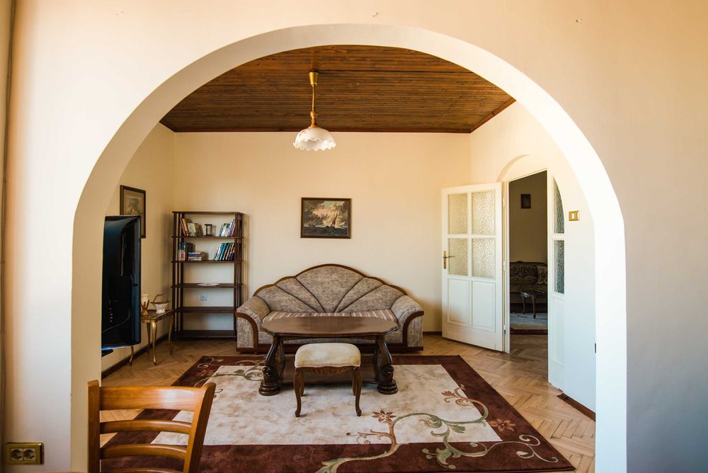 Дава се под наем Четиристаен апартамент в Варна, Операта - 110 кв.м за 999.6 € - Снимка #1