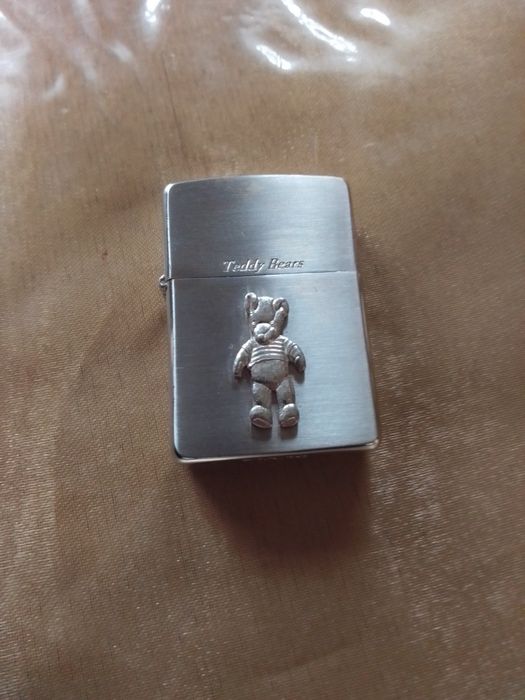 ZIPPO Zajigalka.