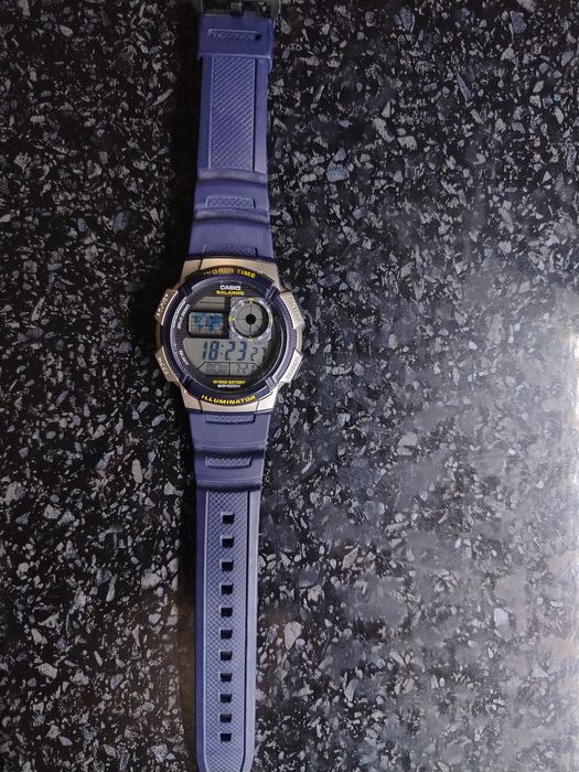 Часы CASIO AE-1000W-2AVDF из серии Iluminator.